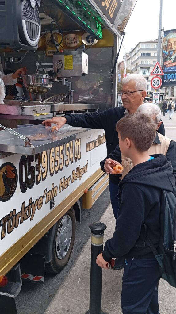 hayır lokması dağıtımı