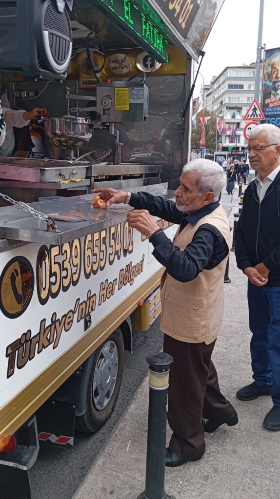 hayır lokması dağıtımı